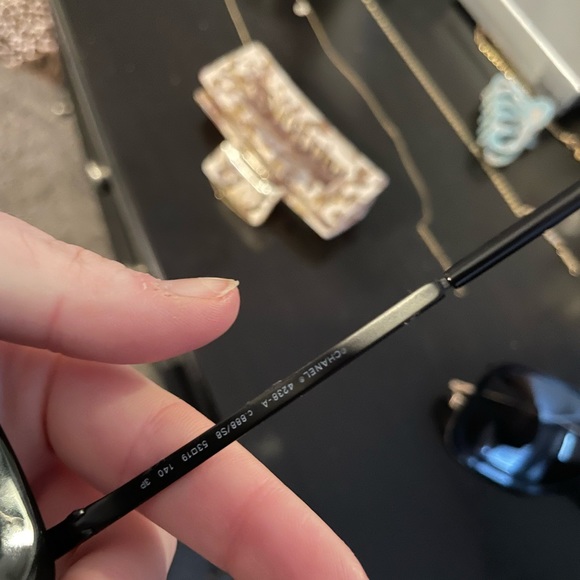 CHANEL 😎 CH4238A Black Polarized Sunnies - Picture 4 of 9